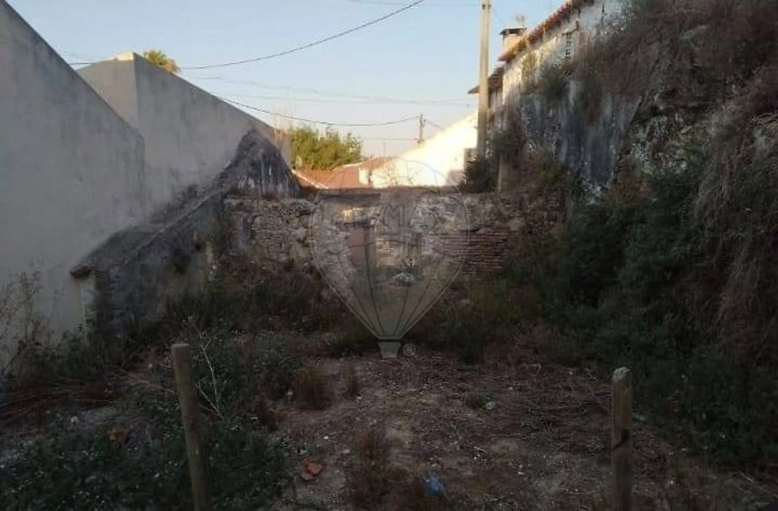 Moradia T1 para Venda em Vale de Santarem Foto 1