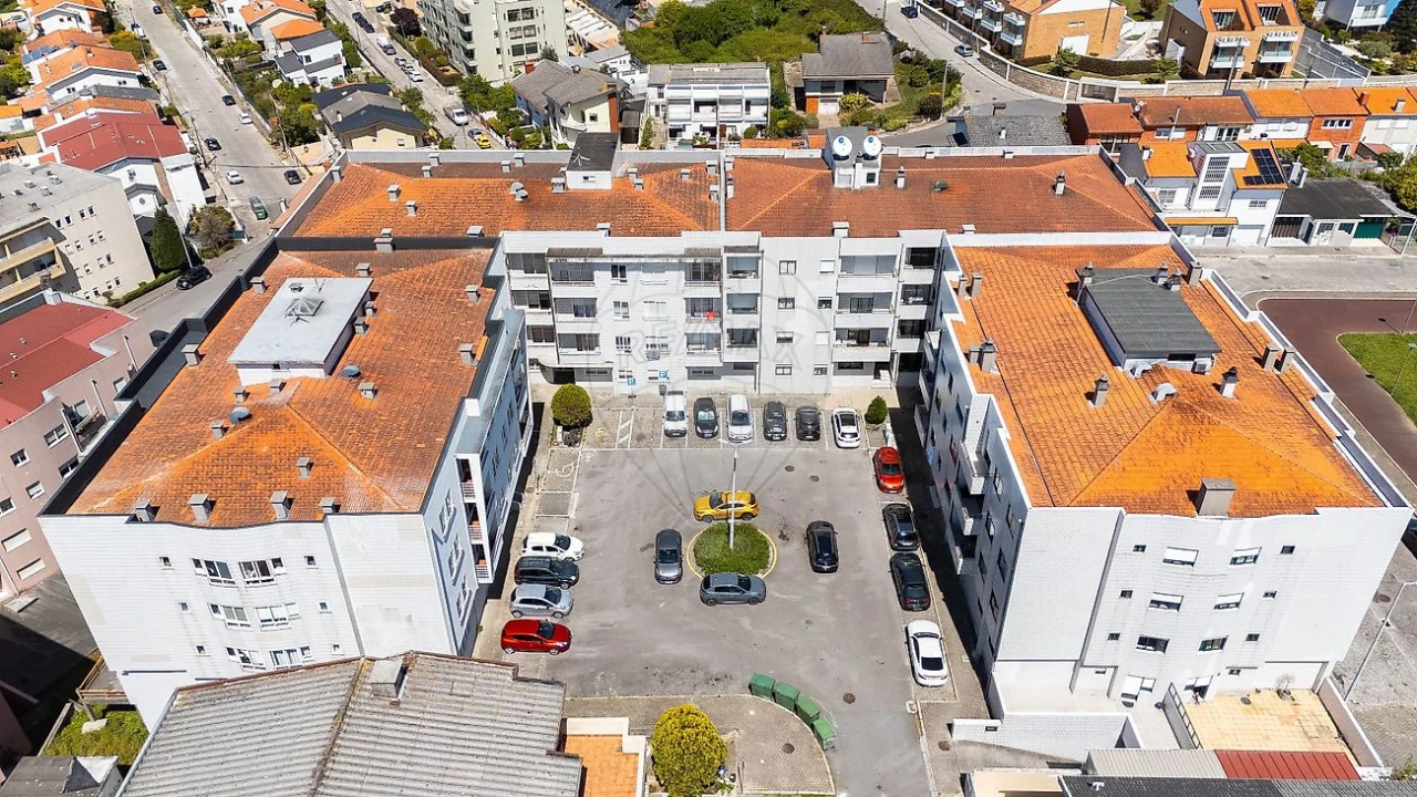 Apartamento T1 para Arrendamento em Mafamude e Vilar do Paraíso Foto 24
