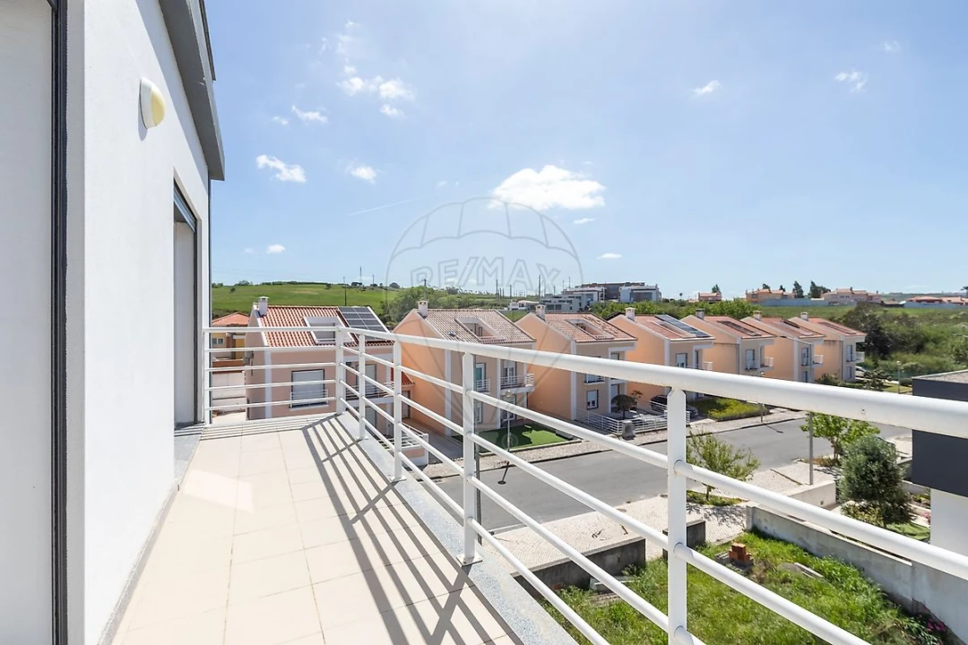 Apartamento T3 para Venda em Lourinhã e Atalaia Foto 12