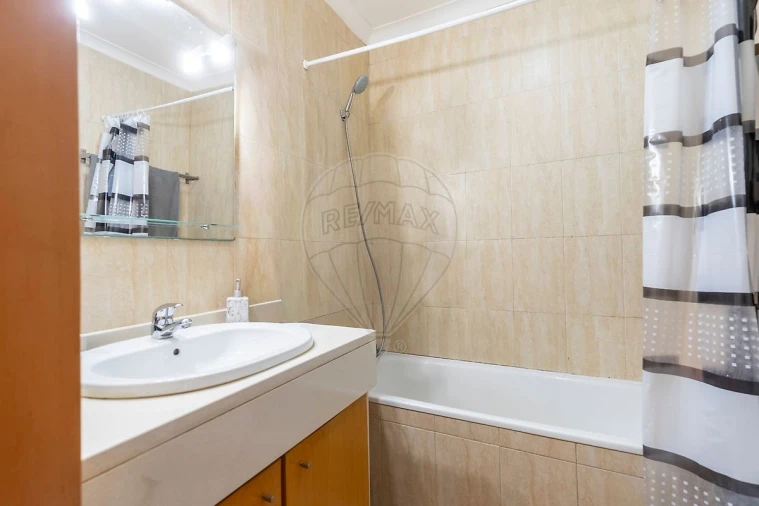 Apartamento T2 para Venda em Santa Maria, São Pedro e Matacães Foto 10
