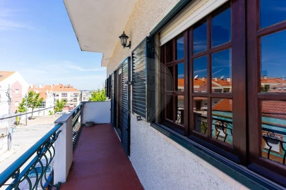 Moradia T7 para Venda em Baixa da Banheira e Vale da Amoreira
