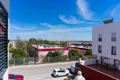 Moradia T7 para Venda em Baixa da Banheira e Vale da Amoreira
