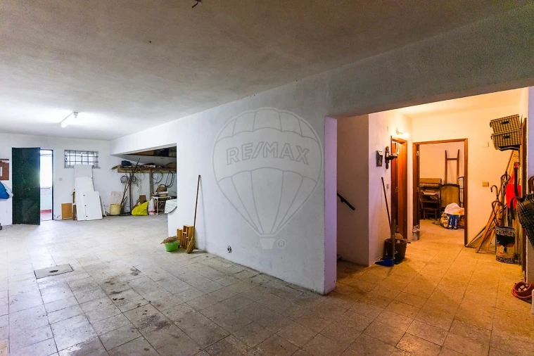 Moradia T7 para Venda em Baixa da Banheira e Vale da Amoreira Foto 3