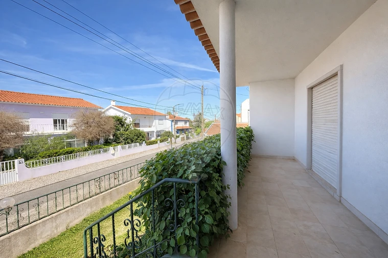 Moradia T4 para Venda em Gaeiras Foto 5