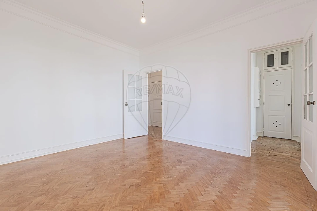 Apartamento T4 para Arrendamento em Alvalade Foto 18