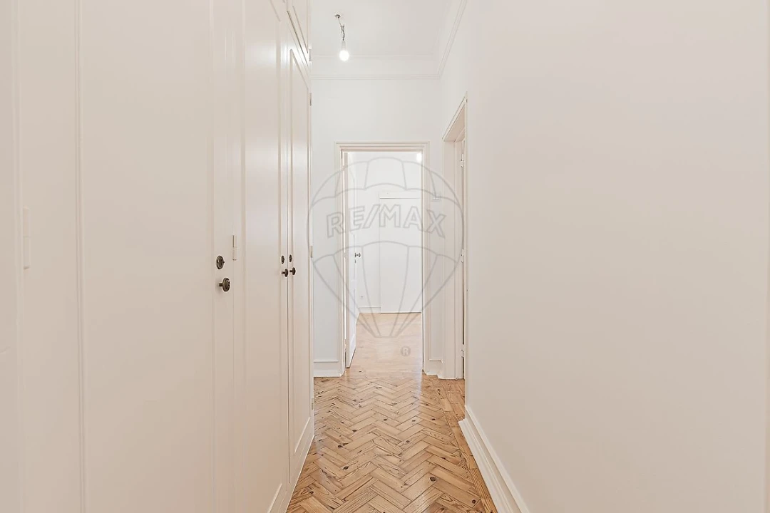 Apartamento T4 para Arrendamento em Alvalade Foto 2