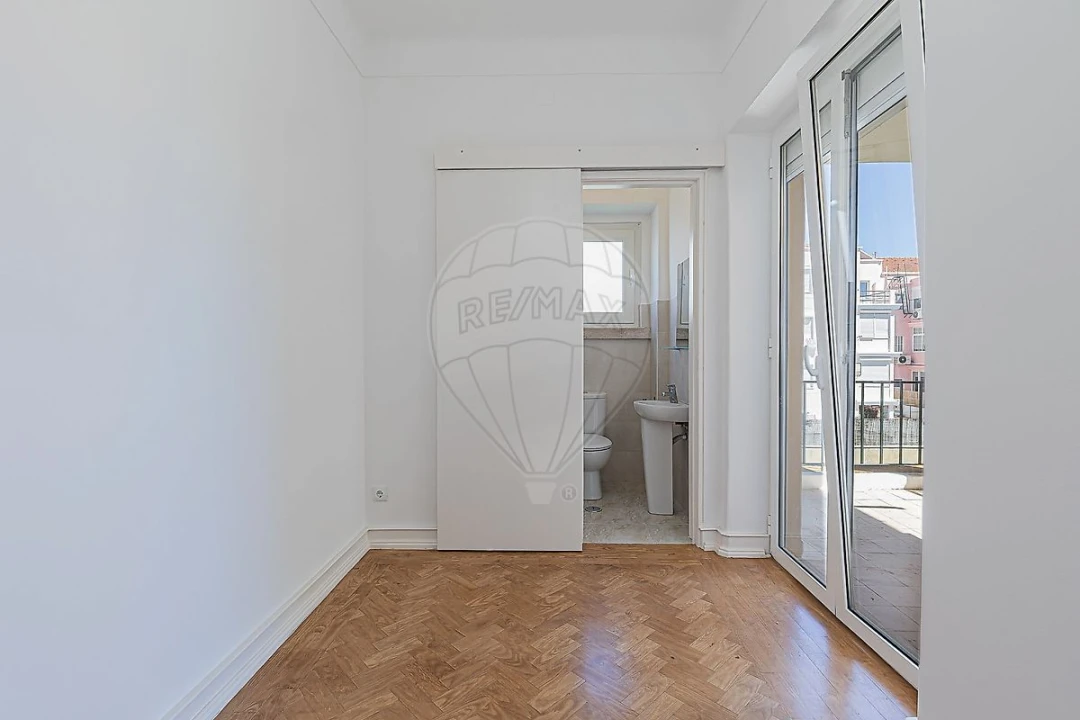 Apartamento T4 para Arrendamento em Alvalade Foto 11