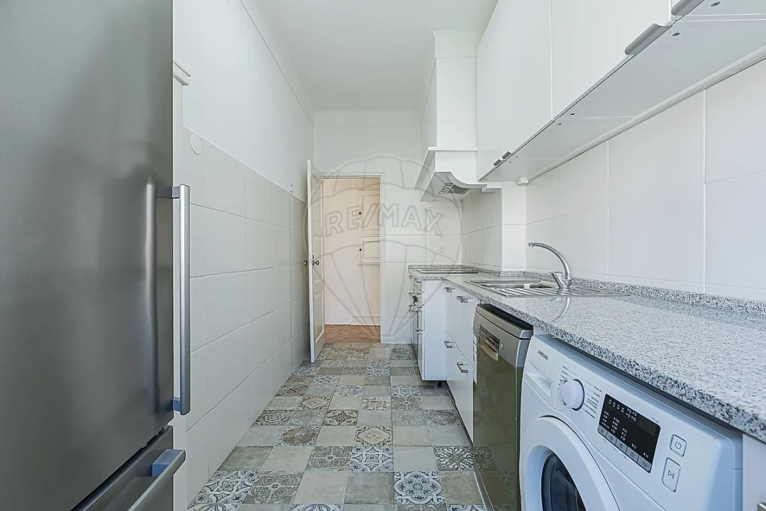 Apartamento T4 para Arrendamento em Alvalade Foto 9