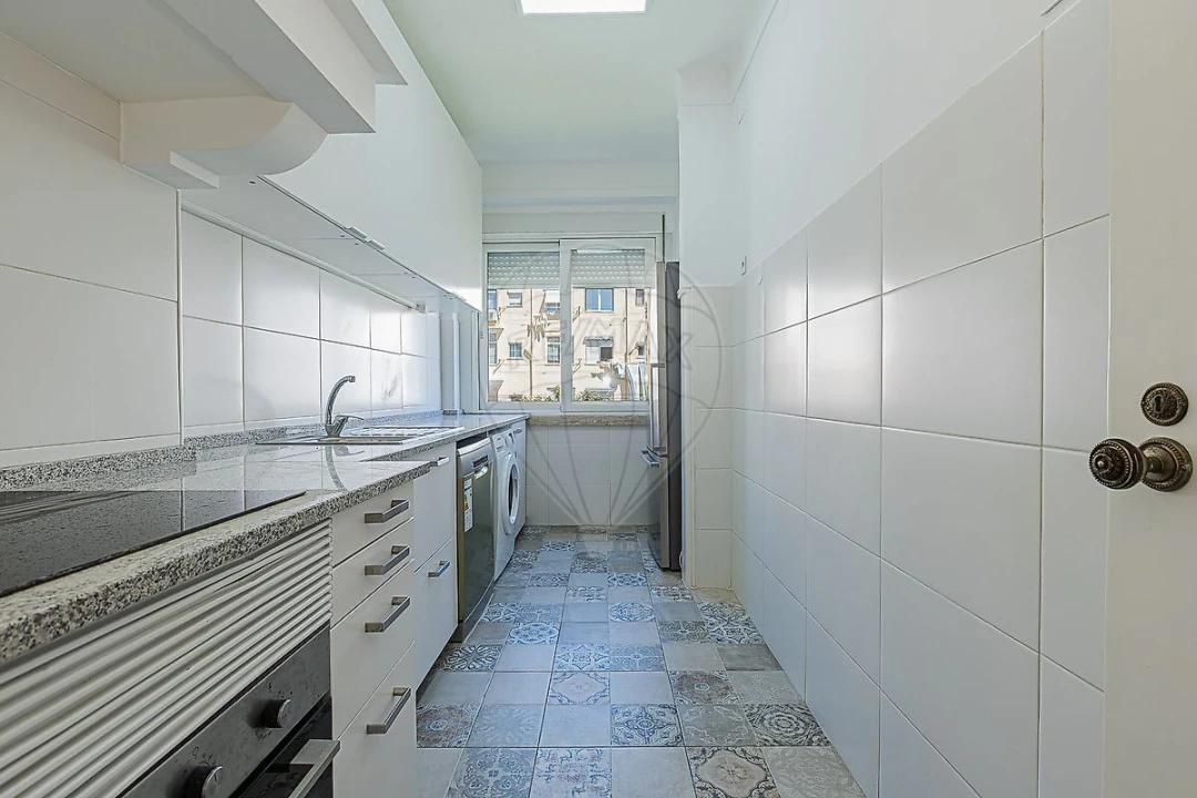 Apartamento T4 para Arrendamento em Alvalade Foto 16