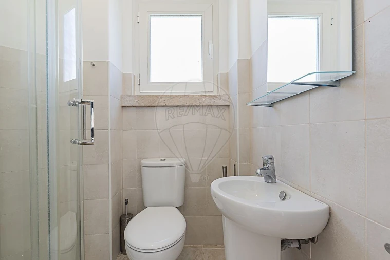Apartamento T4 para Arrendamento em Alvalade Foto 17