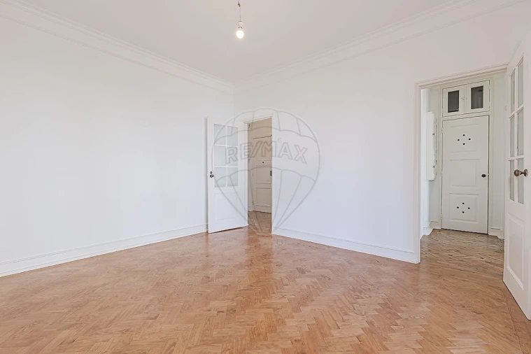 Apartamento T4 para Arrendamento em Alvalade Foto 18
