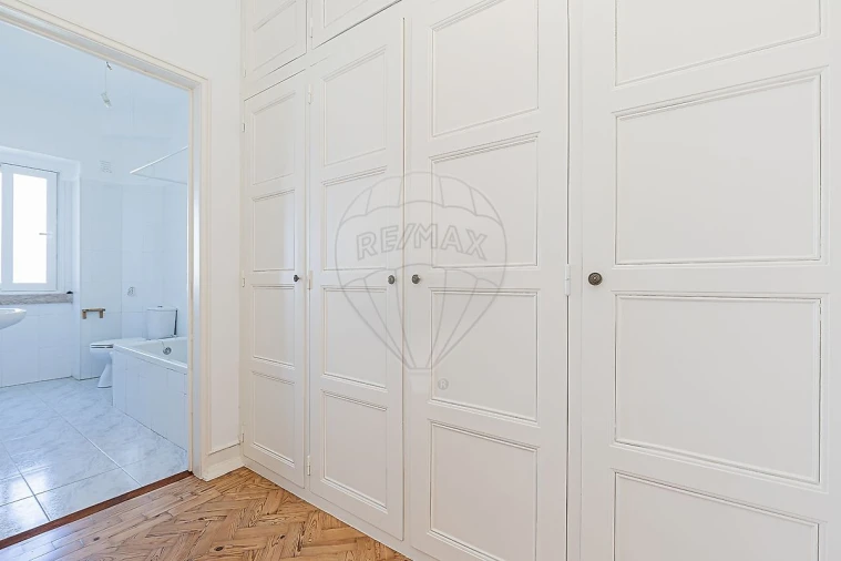 Apartamento T4 para Arrendamento em Alvalade Foto 33