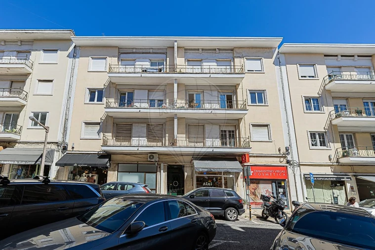 Apartamento T4 para Arrendamento em Alvalade Foto 4