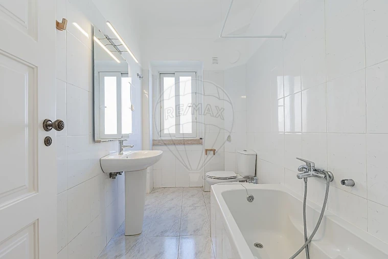 Apartamento T4 para Arrendamento em Alvalade Foto 34