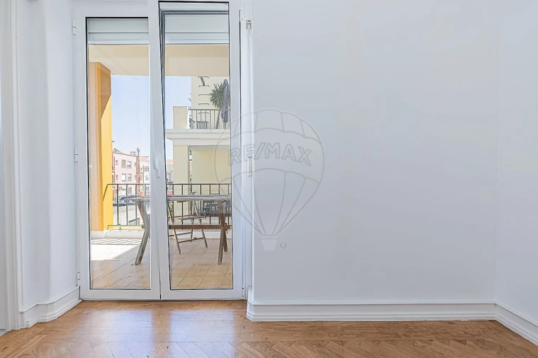 Apartamento T4 para Arrendamento em Alvalade Foto 12