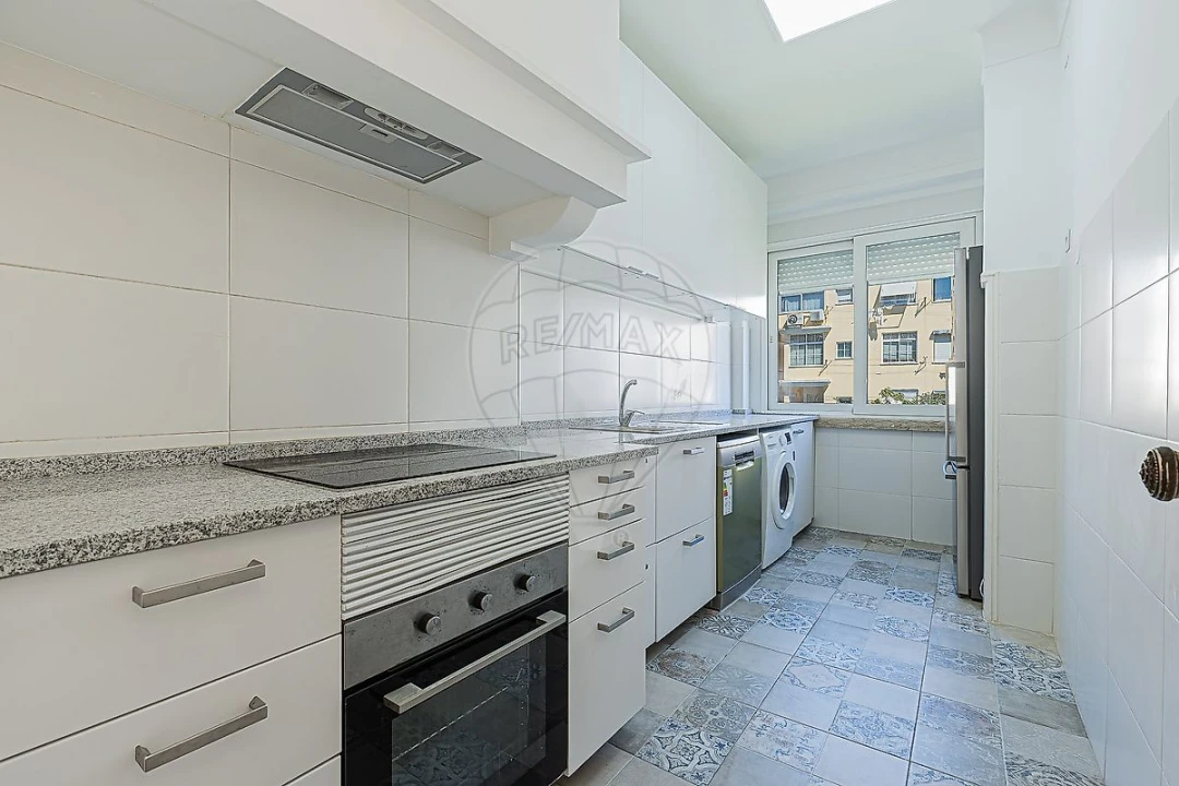 Apartamento T4 para Arrendamento em Alvalade Foto 13