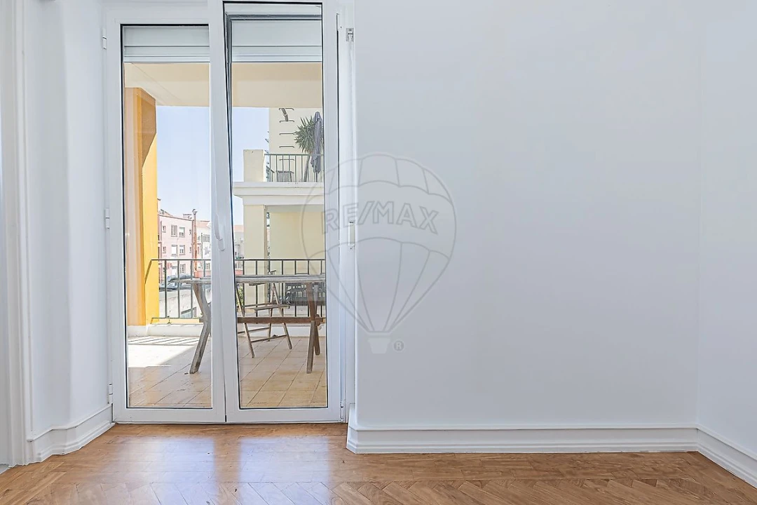 Apartamento T4 para Arrendamento em Alvalade Foto 12