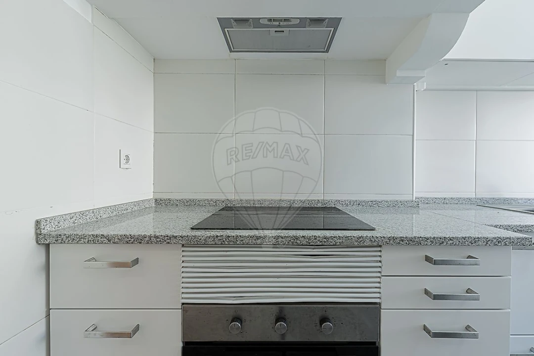 Apartamento T4 para Arrendamento em Alvalade Foto 1
