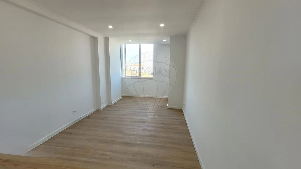Apartamento T1 para Venda em Águas Livres Foto 8