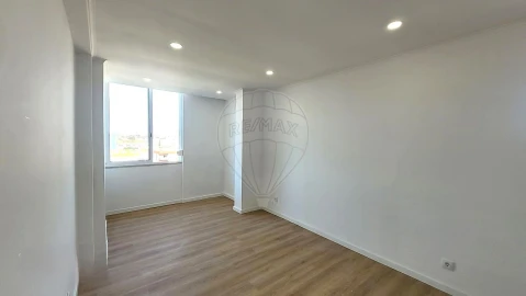 Apartamento T1 para Venda em Águas Livres