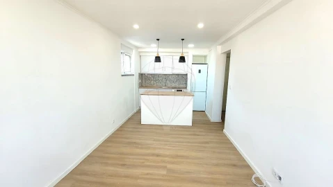 Apartamento T1 para Venda em Águas Livres