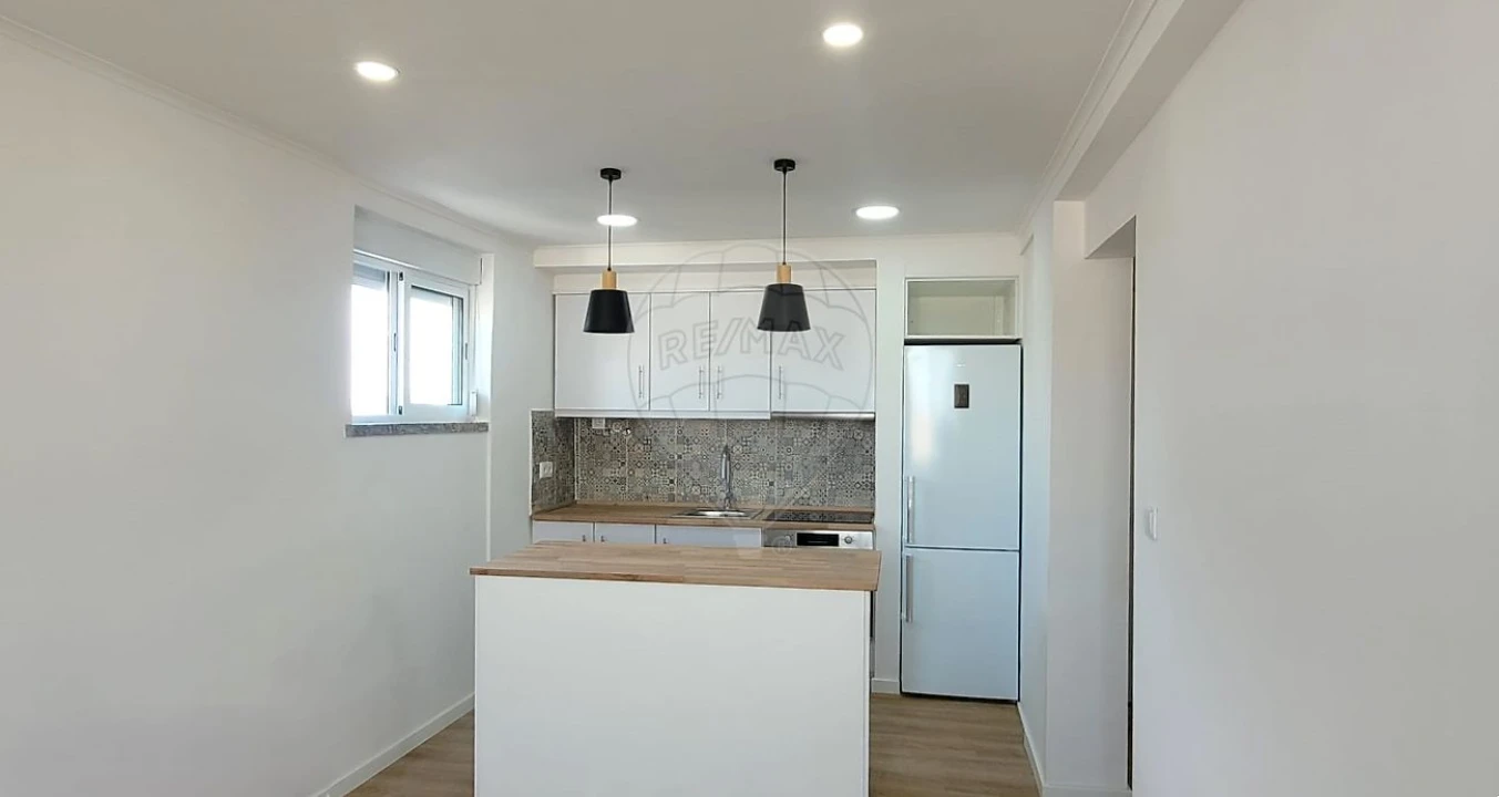 Apartamento T1 para Venda em Águas Livres Foto 10