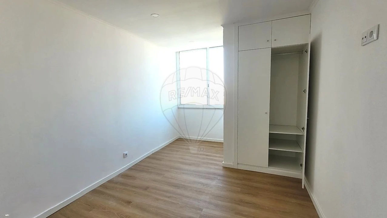 Apartamento T1 para Venda em Águas Livres Foto 9
