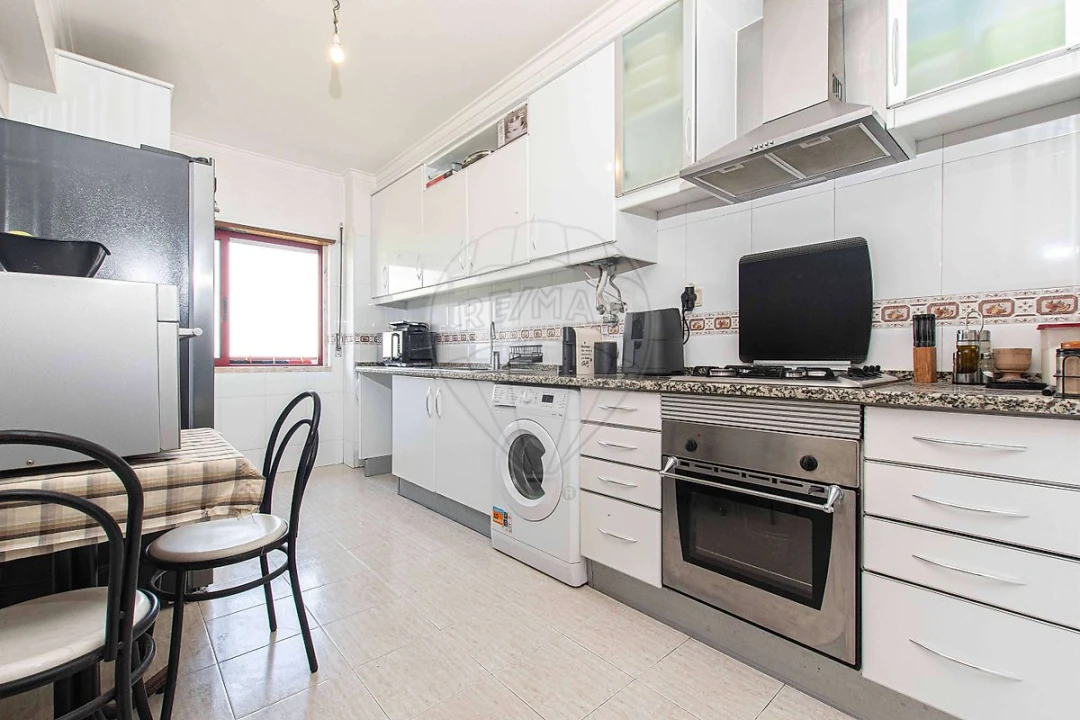 Apartamento T2 para Venda em Carregado e Cadafais Foto 7