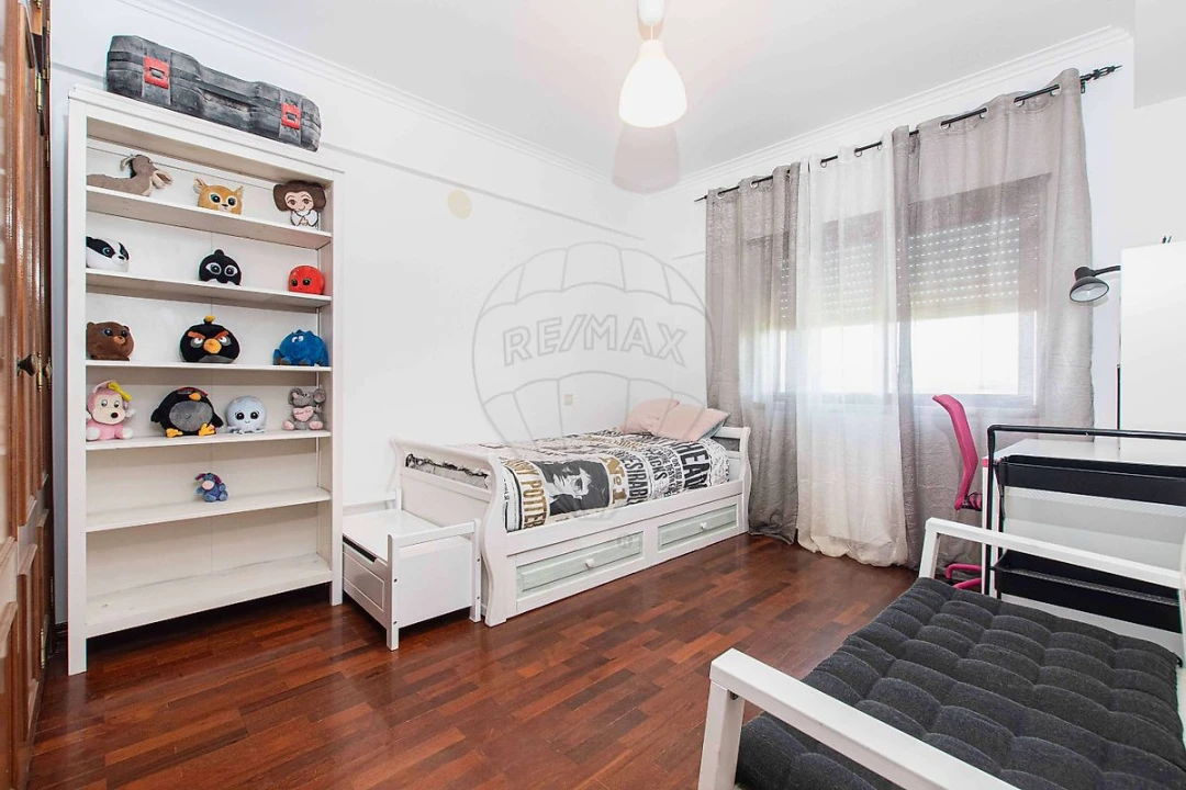 Apartamento T2 para Venda em Carregado e Cadafais Foto 13