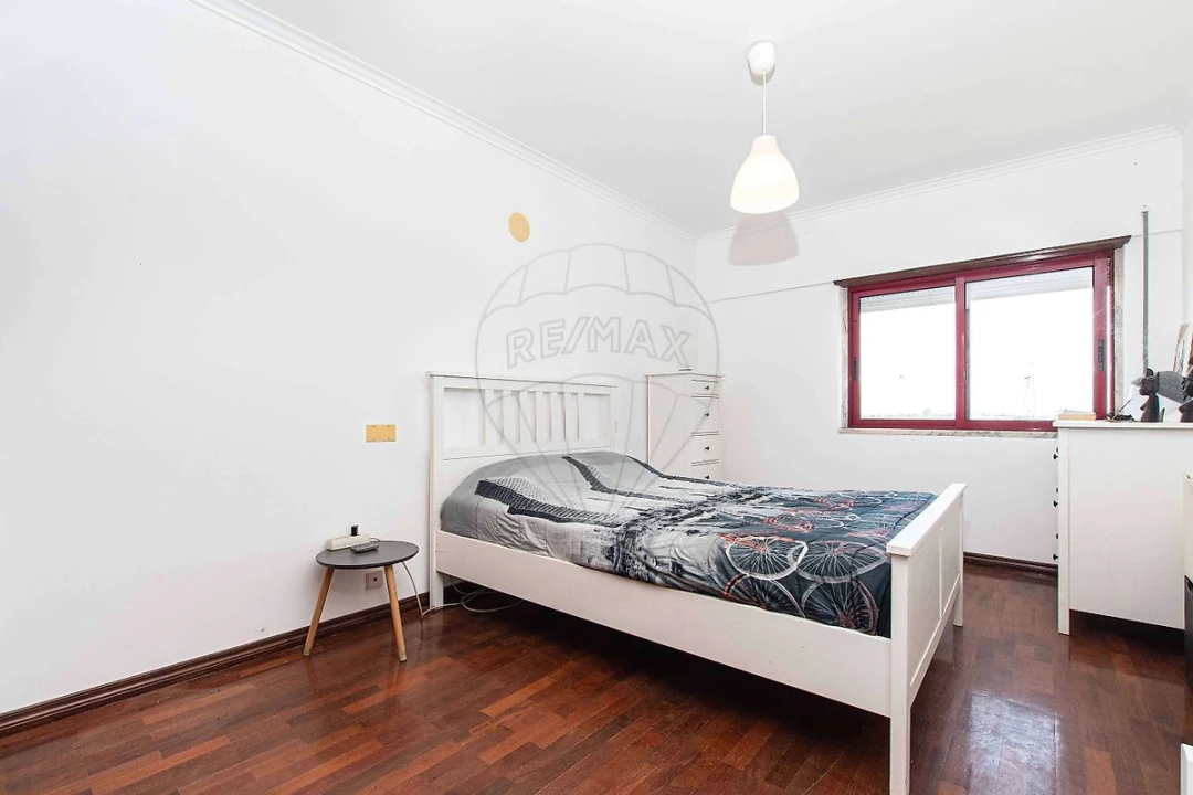 Apartamento T2 para Venda em Carregado e Cadafais Foto 8