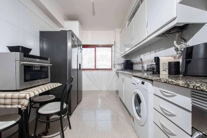 Apartamento T2 para Venda em Carregado e Cadafais