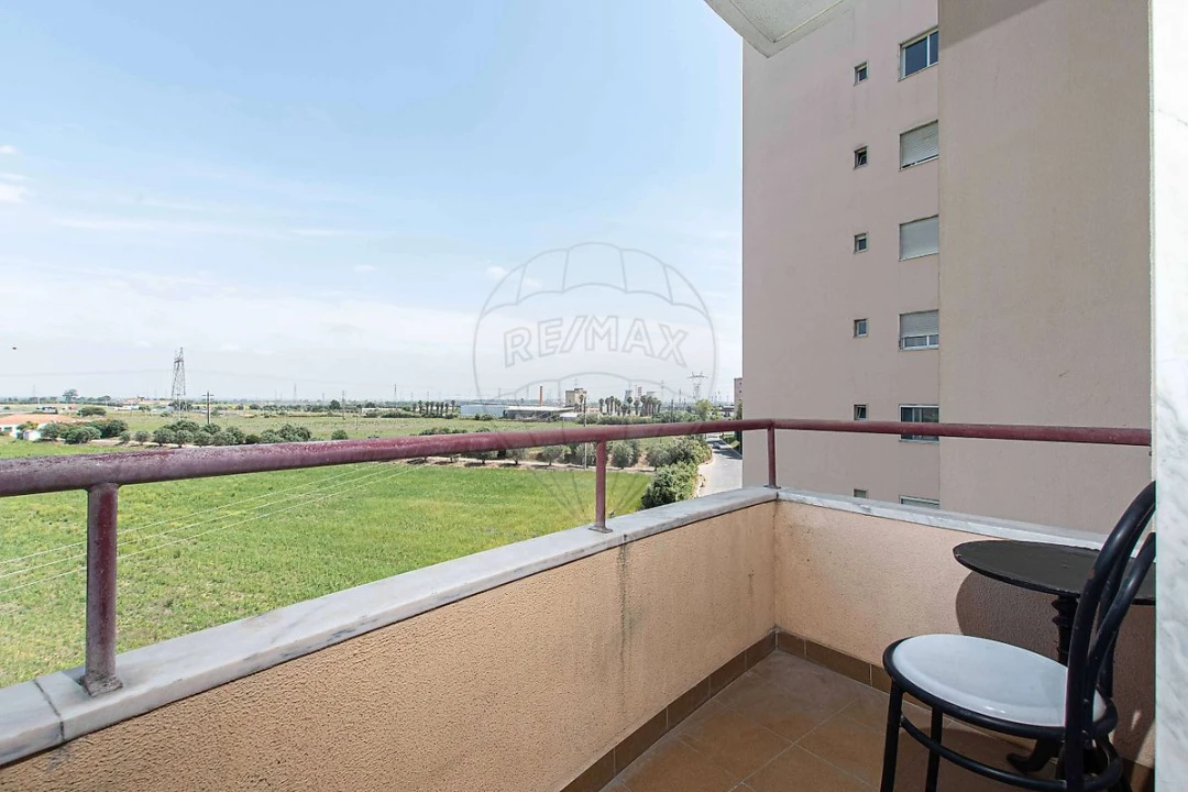 Apartamento T2 para Venda em Carregado e Cadafais Foto 3