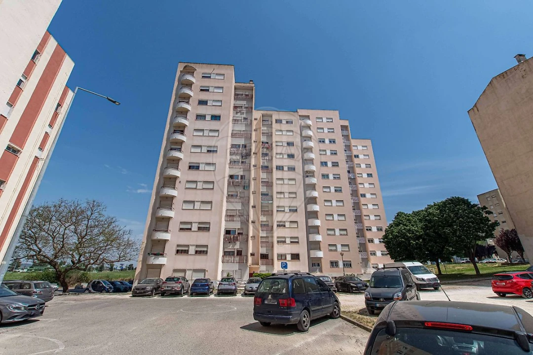 Apartamento T2 para Venda em Carregado e Cadafais Foto 18
