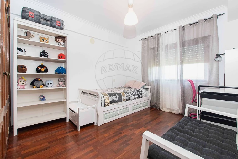 Apartamento T2 para Venda em Carregado e Cadafais Foto 13