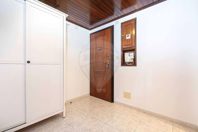 Apartamento T2 para Venda em Carregado e Cadafais Foto 10