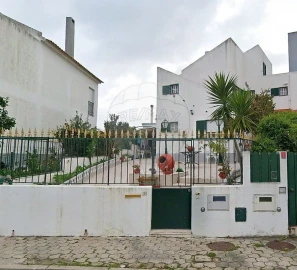 Moradia T3 para Venda em Carnaxide e Queijas