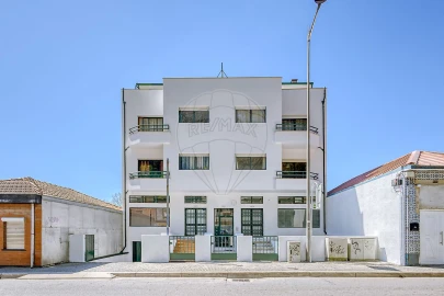 Apartamento T2 para Venda em Canelas