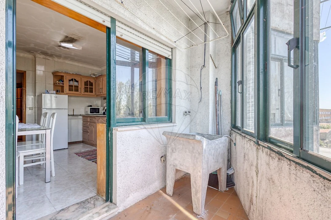 Apartamento T2 para Venda em Canelas Foto 3
