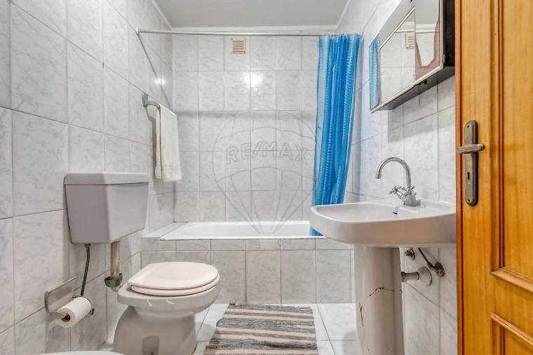 Apartamento T2 para Venda em Canelas Foto 23