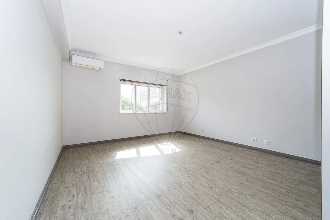 Apartamento T2 para Venda em Sobral de Monte Agraço Foto 3