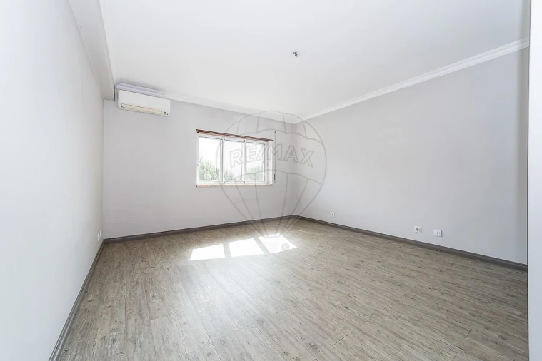 Apartamento T2 para Venda em Sobral de Monte Agraço Foto 3