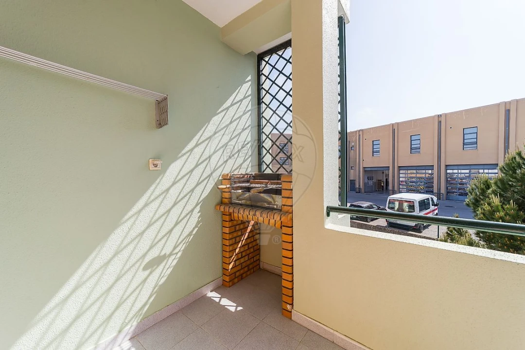 Apartamento T2 para Venda em Sobral de Monte Agraço Foto 19