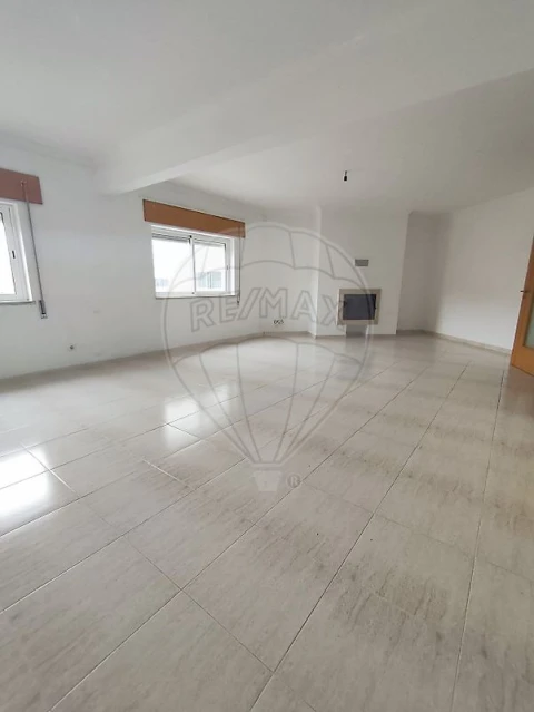 Apartamento T3 para Venda em Azambuja