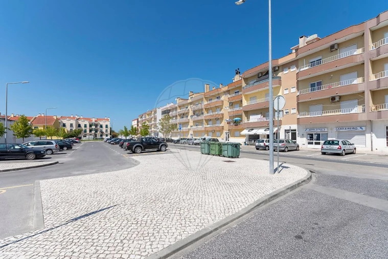 Apartamento T2 para Venda em Benavente Foto 2