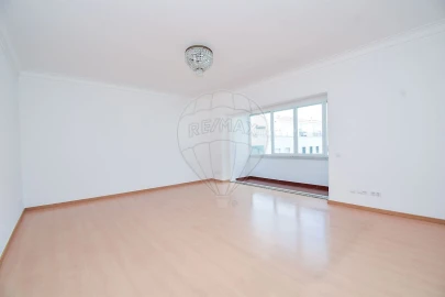 Apartamento T3 para Arrendamento em Areeiro