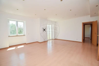 Apartamento T3 para Arrendamento em Areeiro