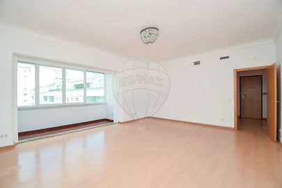 Apartamento T3 para Arrendamento em Areeiro