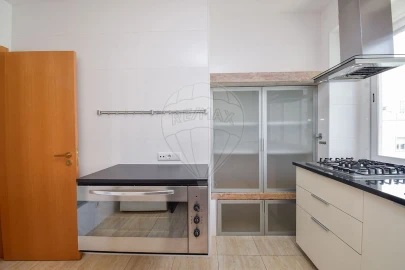 Apartamento T3 para Arrendamento em Areeiro
