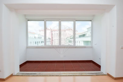 Apartamento T3 para Arrendamento em Areeiro