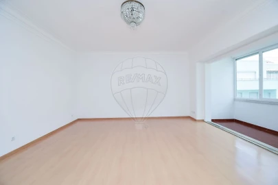 Apartamento T3 para Arrendamento em Areeiro